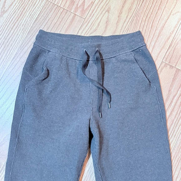 WOMENS LULULEMON WARM DOWN JOGGER IN HEATHERED CORE Gray SIZE 6 - Picture 3 of 6
